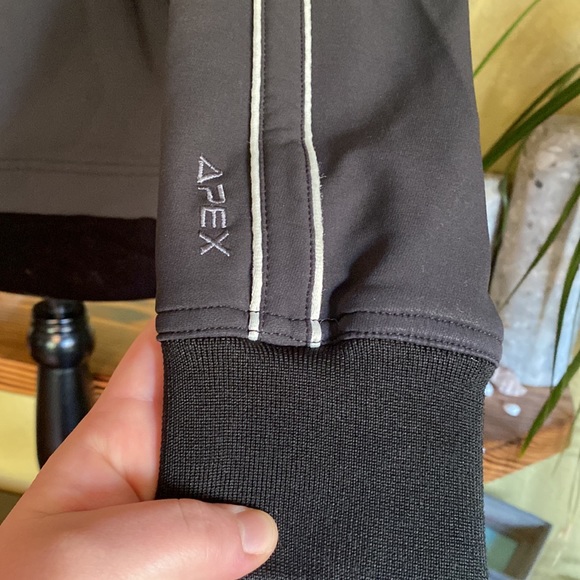 The North Face Light Bomber Jacket - Picture 3 of 12